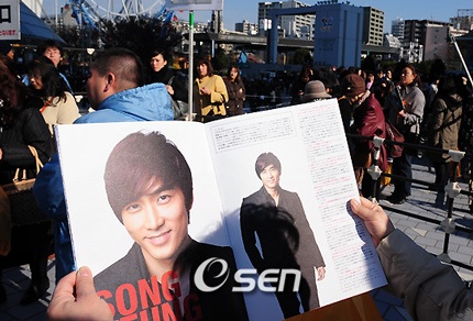 Hình ảnh mới của bốn “mỹ nam” xứ Hàn tại Nhật Bản - 16