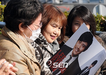 Hình ảnh mới của bốn “mỹ nam” xứ Hàn tại Nhật Bản - 17