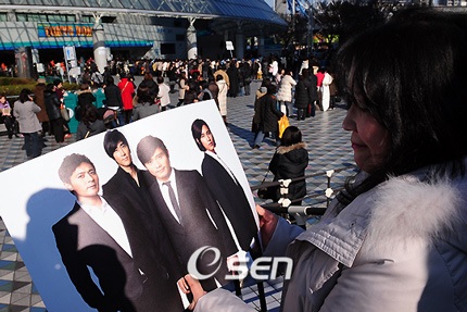 Hình ảnh mới của bốn “mỹ nam” xứ Hàn tại Nhật Bản - 18