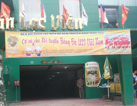 Ngóng từng phút đợi giờ bóng lăn - 2