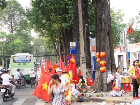 Ngóng từng phút đợi giờ bóng lăn - 4