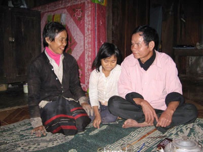 Những cặp vợ chồng Việt - Lào không hôn thú - 1