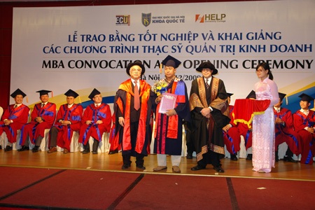 Thêm 39 Thạc sĩ Quản trị kinh doanh Quốc tế ra trường - 1 Thêm 39 Thạc sĩ Quản trị kinh doanh Quốc tế ra trường - 1