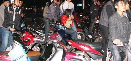 Giới trẻ đổ xô vào quán... “giải sầu” - 5