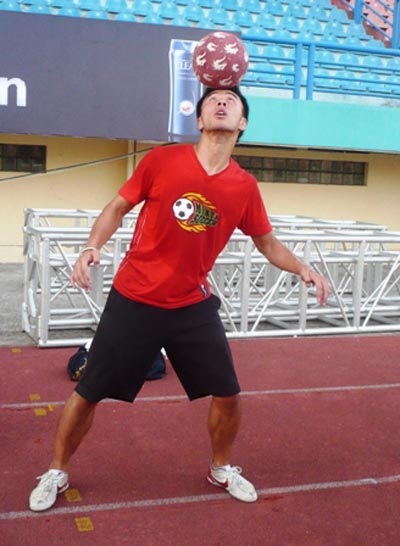 “Nóng” trước giờ khai cuộc - 1