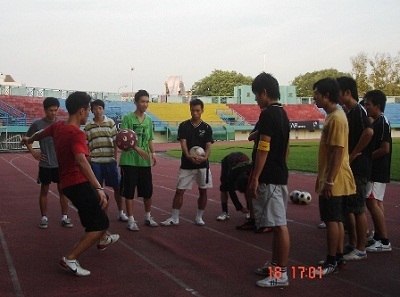 “Nóng” trước giờ khai cuộc - 2