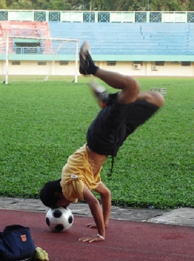 “Nóng” trước giờ khai cuộc - 4