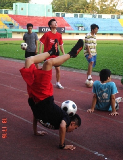 “Nóng” trước giờ khai cuộc - 6