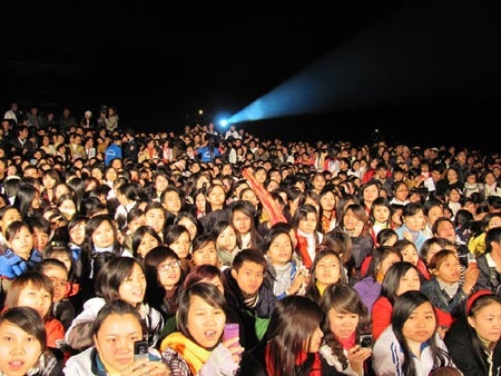 Sinh viên Hà Nội “chạm tay vào điều ước” cùng Ngô Kiến Huy - 2 Sinh viên Hà Nội “chạm tay vào điều ước” cùng Ngô Kiến Huy - 2