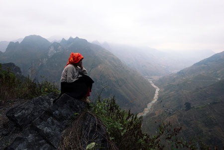 Những “ngọn lửa nhỏ” trên cao nguyên đá - 14 Những “ngọn lửa nhỏ” trên cao nguyên đá - 14