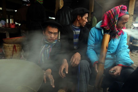 Những “ngọn lửa nhỏ” trên cao nguyên đá - 3 Những “ngọn lửa nhỏ” trên cao nguyên đá - 3