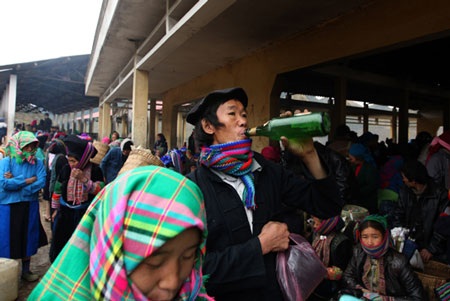 Những “ngọn lửa nhỏ” trên cao nguyên đá - 4 Những “ngọn lửa nhỏ” trên cao nguyên đá - 4
