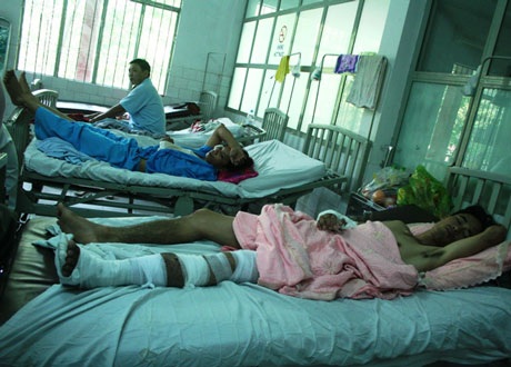 Hoàn cảnh éo le của nạn nhân thoát chết vụ sập nhà 4 tầng - 1 Hoàn cảnh éo le của nạn nhân thoát chết vụ sập nhà 4 tầng - 1