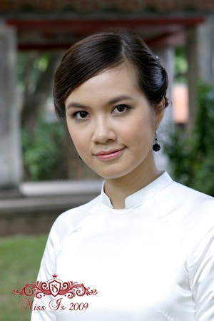 Ngắm nét đẹp của các Nữ sinh thanh lịch khoa Quốc tế - 4 Ngắm nét đẹp của các Nữ sinh thanh lịch khoa Quốc tế - 4
