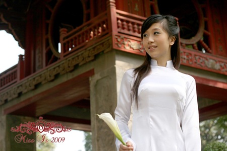 Ngắm nét đẹp của các Nữ sinh thanh lịch khoa Quốc tế - 20 Ngắm nét đẹp của các Nữ sinh thanh lịch khoa Quốc tế - 20
