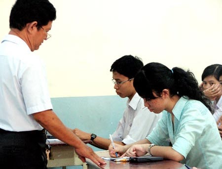 Sinh viên đánh giá thầy: Không cẩn trọng sẽ dẫn tới hậu quả… - 1 Sinh viên đánh giá thầy: Không cẩn trọng sẽ dẫn tới hậu quả… - 1