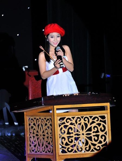 Đàm Phương Linh đăng quang HHT Icon 09 - 7 Đàm Phương Linh đăng quang HHT Icon 09 - 7