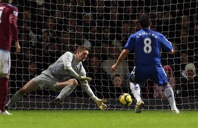 Bị West Ham “cưa điểm”, Chelsea lỡ cơ hội bỏ xa MU - 3 Bị West Ham “cưa điểm”, Chelsea lỡ cơ hội bỏ xa MU - 3