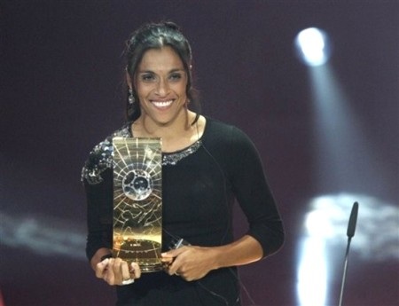 Messi giành giải “Cầu thủ xuất sắc nhất TG 2009” - 2