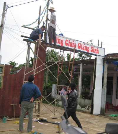 Giáng sinh nghèo ở nơi bão đi qua - 4 Giáng sinh nghèo ở nơi bão đi qua - 4