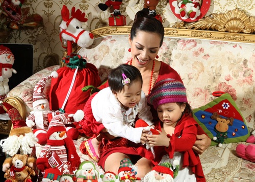 Ngắm hai bé gái đáng yêu nhà Thuý Hạnh đón Giáng sinh - 3 Ngắm hai bé gái đáng yêu nhà Thuý Hạnh đón Giáng sinh - 3