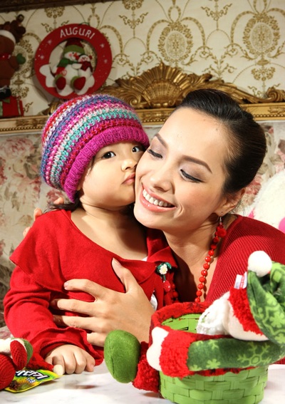 Ngắm hai bé gái đáng yêu nhà Thuý Hạnh đón Giáng sinh - 5 Ngắm hai bé gái đáng yêu nhà Thuý Hạnh đón Giáng sinh - 5