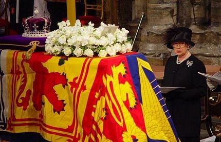 Nhìn lại một thập niên của hoàng gia Anh - 5