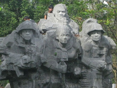 Hãy giữ vẻ trang nghiêm cho Nghĩa trang Trường Sơn - 5