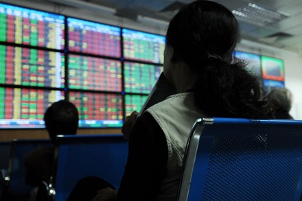 Tăng 4 phiên liên tiếp, VN-Index vượt ngưỡng 470 điểm - 1 Tăng 4 phiên liên tiếp, VN-Index vượt ngưỡng 470 điểm - 1