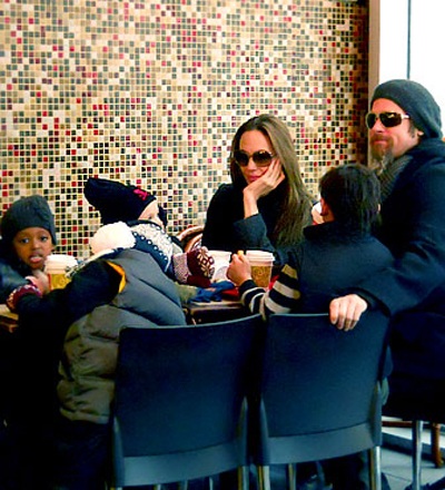 “Chộp” hình ảnh nhà Brangelina ở quán ăn - 8 “Chộp” hình ảnh nhà Brangelina ở quán ăn - 8