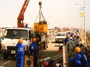 Cầu Thăng Long hoạt động trở lại - 1