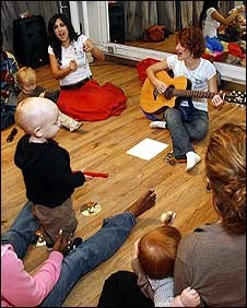 Học sinh nghèo được dạy cách làm giàu - 2