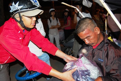 Giáng sinh lặng lẽ của những “mảnh đời vỉa hè” - 1