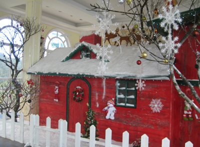 Nô nức lên đỉnh Bà Nà ngắm “tuyết” rơi - 1