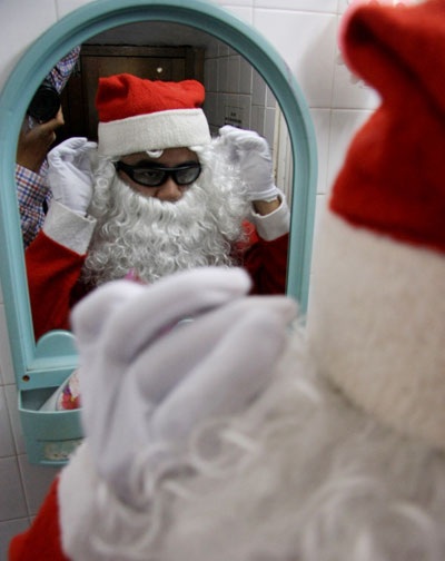 Ông già Noel chạy “sô”  - 2