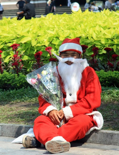 Ông già Noel chạy “sô”  - 13