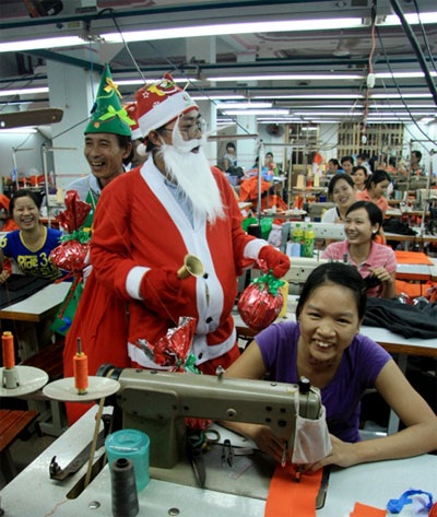 Ông già Noel chạy “sô”  - 8