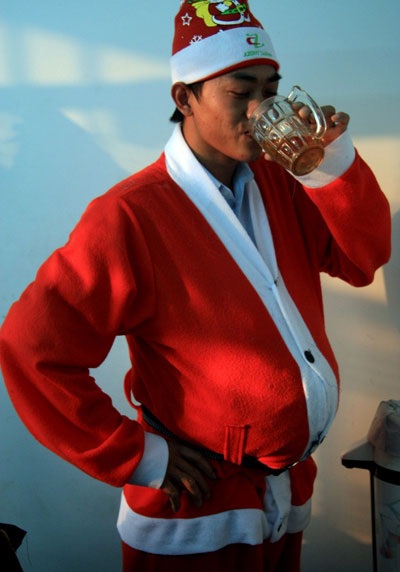 Ông già Noel chạy “sô”  - 12