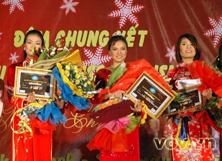 Hoa khôi đầu tiên của Trường CĐ Du lịch Hà Nội - 2 Hoa khôi đầu tiên của Trường CĐ Du lịch Hà Nội - 2