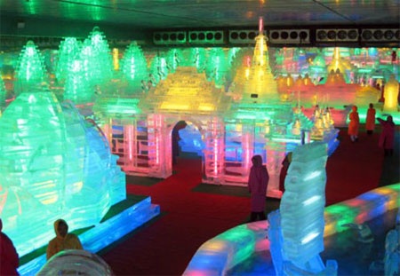 Hào hứng... chen nhau đón Giáng sinh - 2