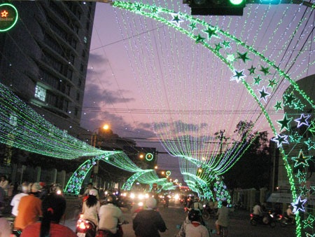 Hào hứng... chen nhau đón Giáng sinh - 6