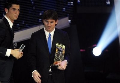 Messi vượt Ronaldo về khả năng kiếm tiền - 2 Messi vượt Ronaldo về khả năng kiếm tiền - 2