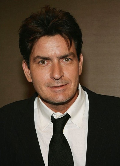 Charlie Sheen bị bắt vì đánh vợ - 1 Charlie Sheen bị bắt vì đánh vợ - 1