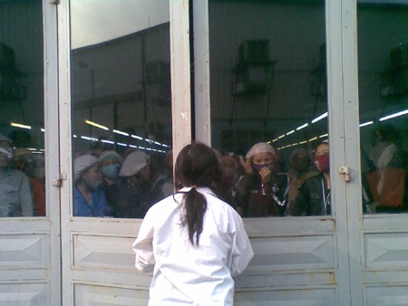 Hàng ngàn công nhân đình công đòi quyền lợi  - 7