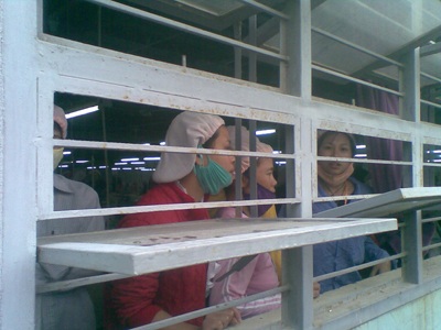 Hàng ngàn công nhân đình công đòi quyền lợi  - 3