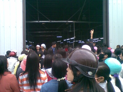 Hàng ngàn công nhân đình công đòi quyền lợi  - 2