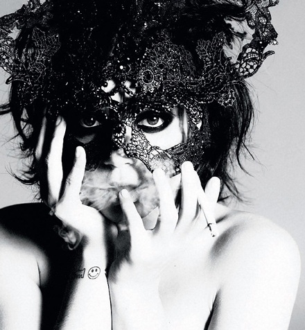 Lily Allen tự tin khoe dáng trên Harper's Bazaar  - 4