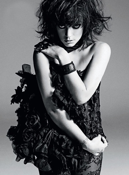 Lily Allen tự tin khoe dáng trên Harper's Bazaar  - 5