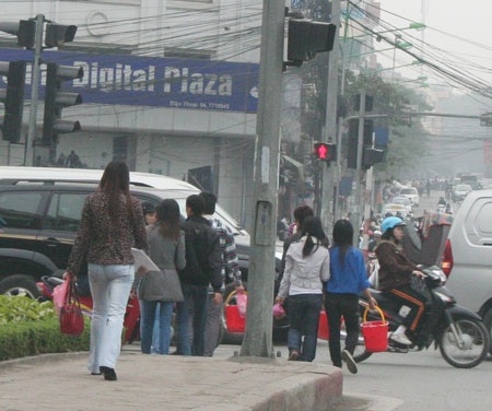 Hà Nội ngày đầu ra quân xóa bỏ quảng cáo rao vặt trái phép  - 1 Hà Nội ngày đầu ra quân xóa bỏ quảng cáo rao vặt trái phép  - 1