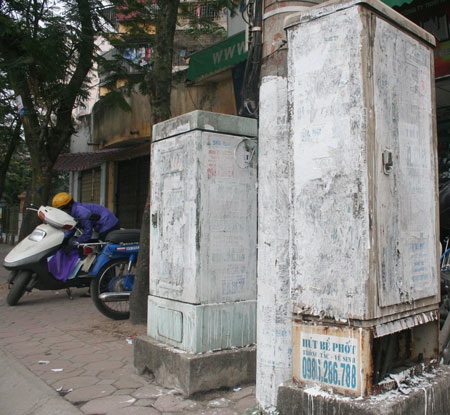 Hà Nội ngày đầu ra quân xóa bỏ quảng cáo rao vặt trái phép  - 6 Hà Nội ngày đầu ra quân xóa bỏ quảng cáo rao vặt trái phép  - 6